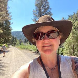 Meet your Posher, Loretta